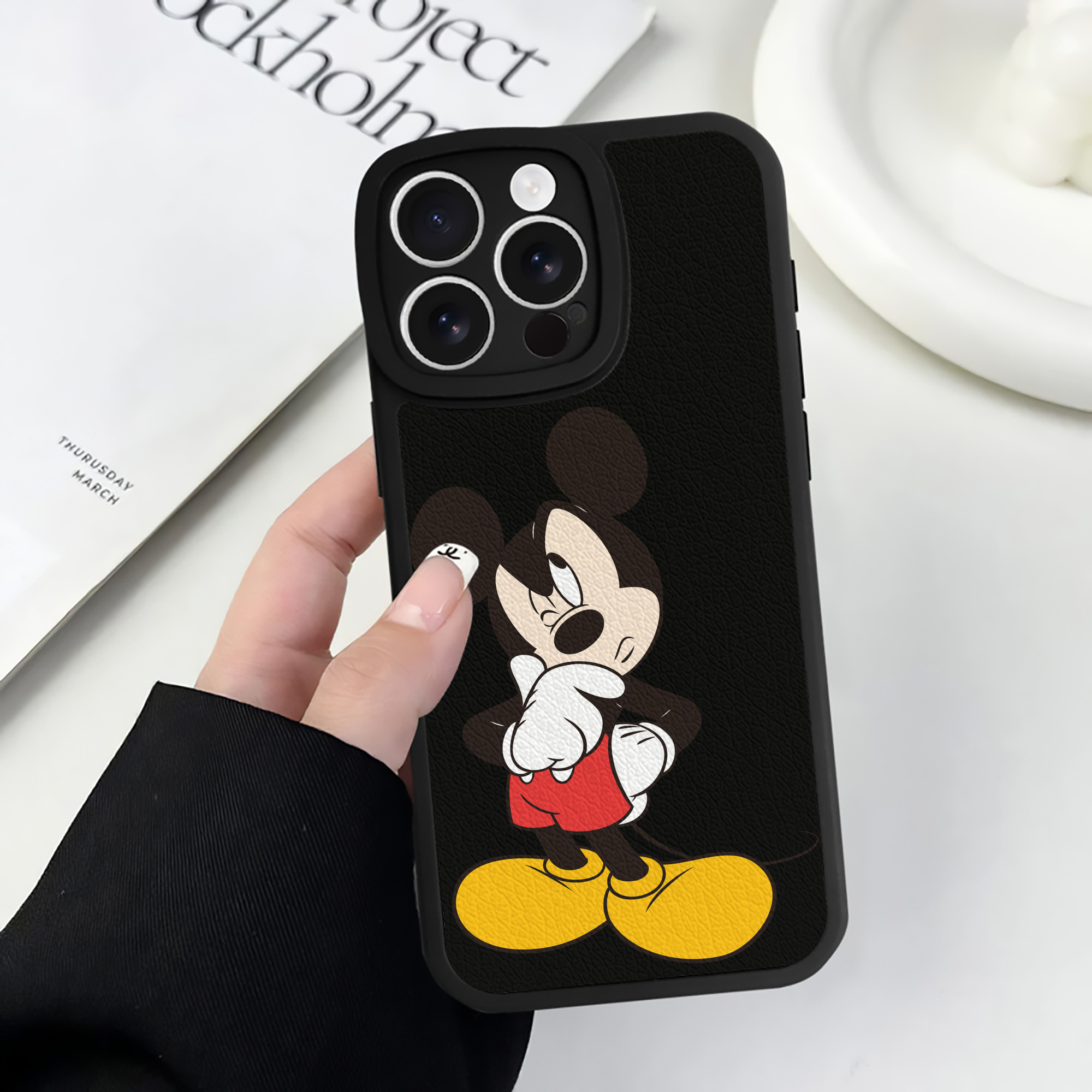 （画像用） ミッキーマウス Mickey Mouse 【iPhone 16シリーズ対応】シリコンスマホケース（レザー調） 材質：シリコン